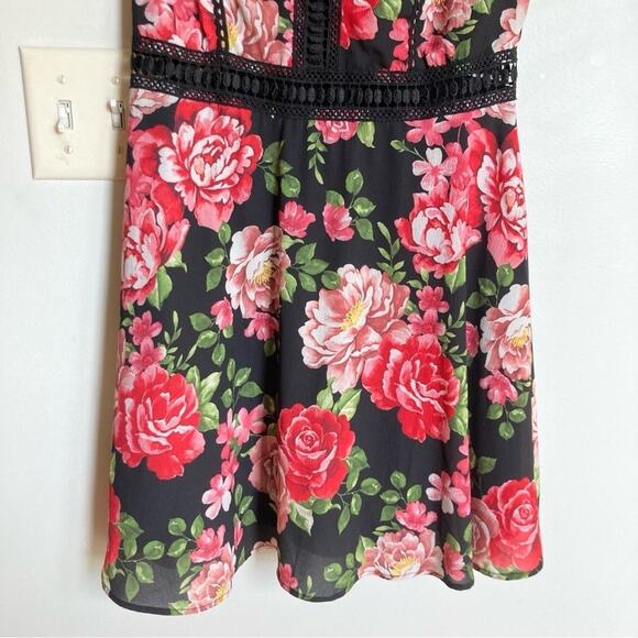 Disney Juniors M Black Pink Floral Crochet Trim Dress Coquette Romantic Feminine - Picture 6 of 7